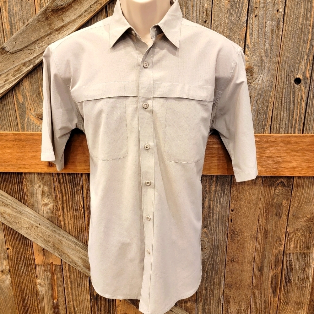 Wrangler Button Up Mens Medium performance Short Sleeve Polyester Nylon Hiking